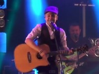 Video: ‘Hold Onto Your Hat’ Folks, It’s Derek Ryan Live On Denny Street