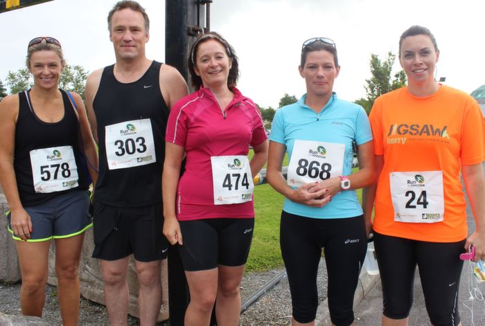 Morna O'Halloran, Toddy Hennessy, Ina McGrath, Suzanne Ní Loingsigh and Lorraine Bowler before the start of the Rose Of Tralee 10k run from Tralee Wetlands on Sunday. Photo by Dermot Crean