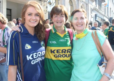 Aisling Healy, Marion O'Leary and Ann Marie O'Leary, outside The Gresham before heading for Croke Park on Sunday. Photo by Dermot Crean