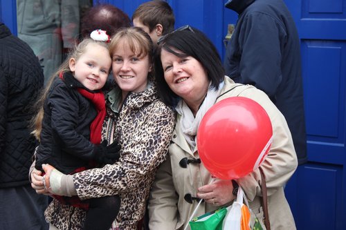 Kelly, Rachel and Bernie Hayes waiting for the CH Chemists Christmas Parade on Saturday. Photo by Dermot Crean