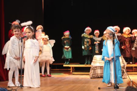 Some of the junior infants performing at the Scoil Eoin Christmas concert. Photo by Gavin O'Connor. 