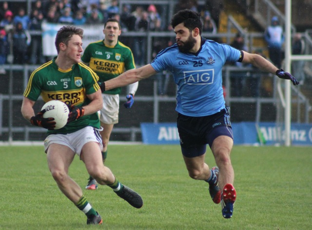 Mark Griffin about to be tackled by Dublin's Cian O'Sullivan. Photo by Dermot Crean. 