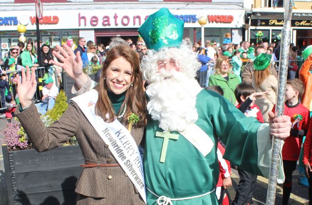 VIDEO/PHOTOS: Thousands Enjoy St Patrick’s Day Parade In Glorious Sunshine