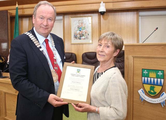 Seamus O'Mahony's wife, Mary, accepts a civic reception certificate from, Mayor  of Tralee, Jim Finucane. Photo by Gavin O'Connor. 