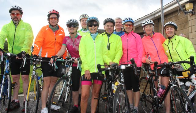 Diarmaid Dineen, Mary Bonner, Sue Holmes, Tim O'Connell, Trisha Reynolds, Jerry Lee, Mike Griffin, Fiona Cooke, Helen Costello and Geraldine Stack, who took part in the Na Gaeil GAA Club cycle on Saturday morning. Photo by Dermot Crean