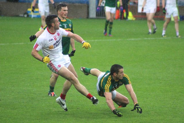 Tyrones, Conor McAliskey, fires in a shot at goal with Shane Enright and Paul Murphy watching on. Photo by Dermot Crean.