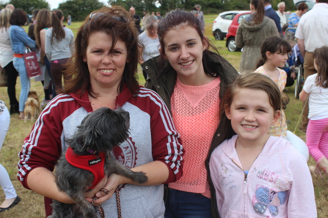 At the Abbydorney Vintage Family Fun Day were, from left: Mag McCarthy, Jodie Fitzgerald and Chloe Kavanagh. Photo by Gavin O'Connor.