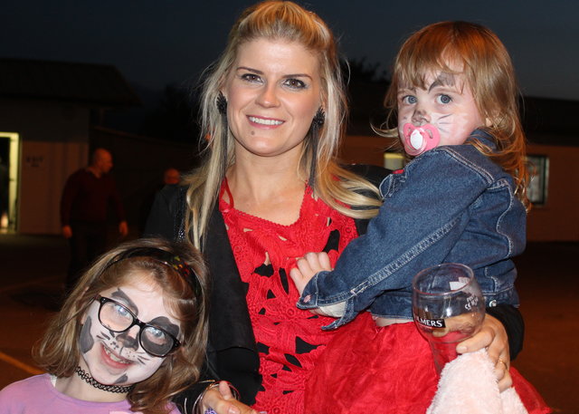 Sinead, Jennifer and Isabelle Scannell enjoy the Mitchels GAA Club night at the dogs on Saturday night. Photo by Fergus Dennehy. 