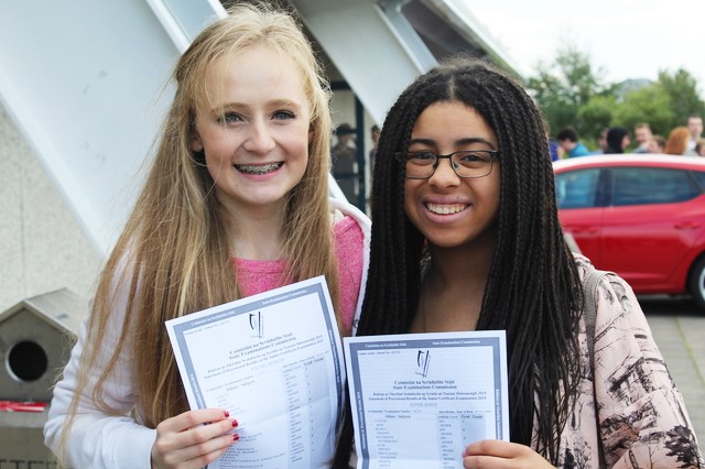 Collecting their Junior Certificate Results were, Mercy Mounthawk, students, from left: Rachel Bowler and Sophie Byrne. Photo by Gavin O'Connor. 