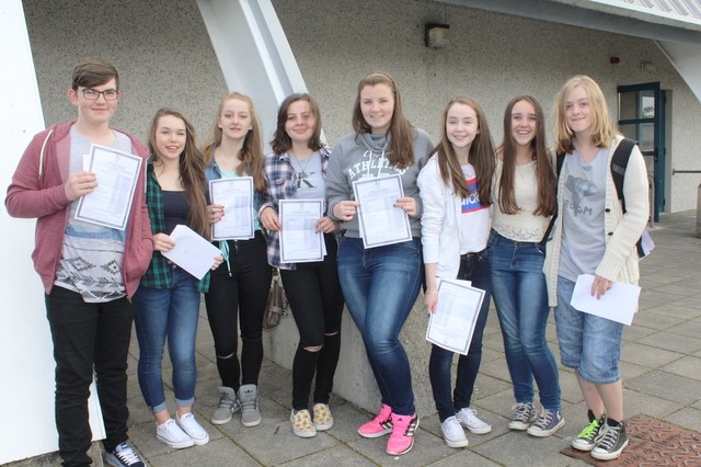 Collecting their Junior Certificate Results were, Mercy Mounthawk, students, from left: David Broderick, Amy Lawlor, Leah Corcoran, Roxanna Mucaj, Ashling McGlaughlin, Ciara O'Connor, Edele Moore, Julie O'Grady. Photo by Gavin O'Connor. 