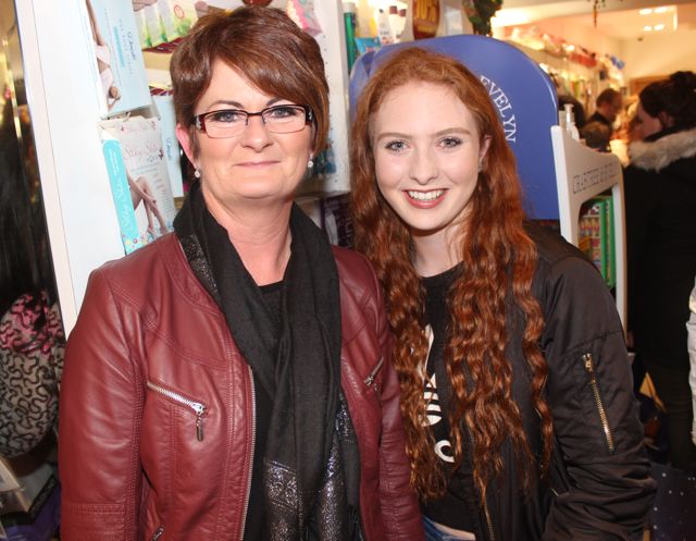 Ellen Ring and Emma Daly at the CH Chemists Customer Night on Friday. Photo by Dermot Crean