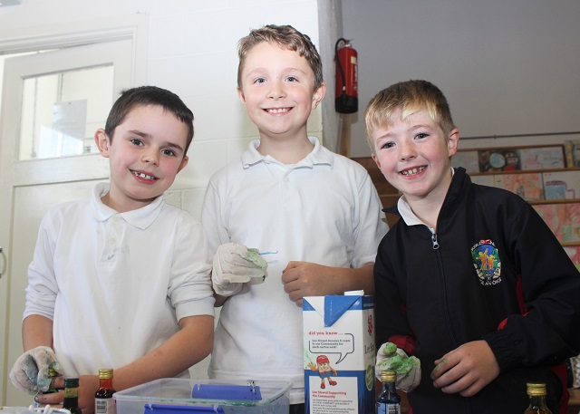 At the Scoil Eoin National Science Week, science experiments day. Johnny Dawson, Jamie Cleary Lynch and Darragh O'Shea. Photo by Gavin O'Connor.