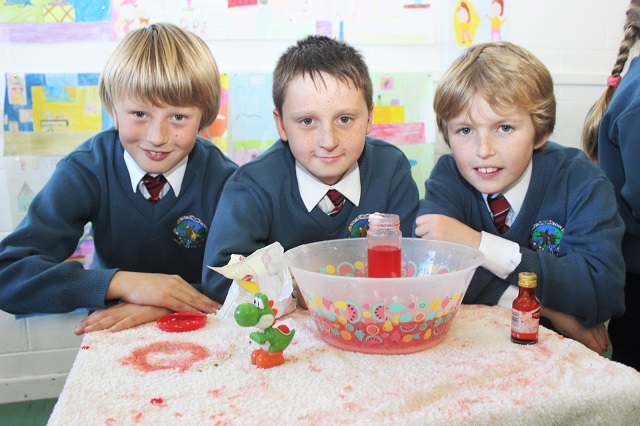 At the Scoil Eoin National Science Week, science experiments day. Jack Murphy, Noah Townsend, Roan Grahen. Photo by Gavin O'Connor.