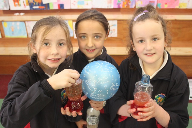 At the Scoil Eoin National Science Week, science experiments day. Lauren Cotter, Laura Ryan and Ciara Flynn. Photo by Gavin O'Connor.