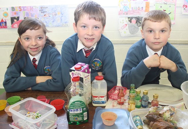 At the Scoil Eoin National Science Week, science experiments day. Eva Boyd, Conor Galvin Kacper Watarkiewicz. Photo by Gavin O'Connor.
