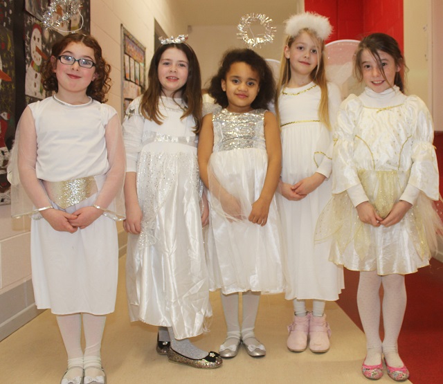 Pupils taking part in the Scoil Eoin Balloonagh Christmas Concert were, from left: Abigail O'Callaghn, Abby Canty, Pabla Njessb, Maja Anbarska and Rita Feely. Photo by Gavin O'Connor. 
