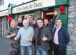 Winners of The Castle Bar Rollover, Danny Diggins and Tom Clifford (front) with Mandy McKenzie Vass, Paul Barry, Jamie Wrenn, Peter McKenzie Vass and Sean Fitzgerald. Photo by Dermot Crean