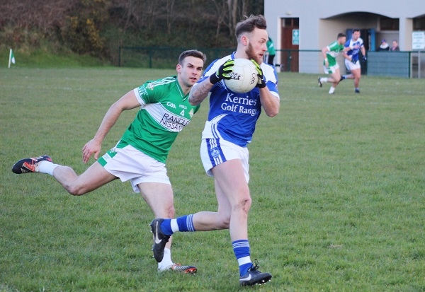 Barry John Keane on the ball ahead of Podge O'Connor. Photo by Gavin O'Connor. 