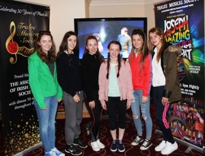At the Tralee Musical Society open night were from left: Rebecca Murphy, Amy Qejveani, Orla O'Riordan, Roisin Moriarty, Chantelle O'Sullivan and Rachel Quirke. Photo by Gavin O'Connor. 