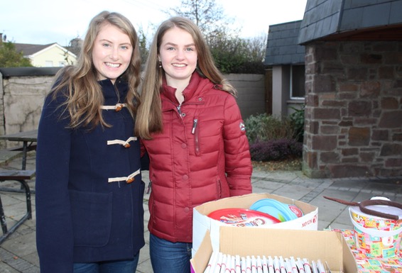 Katie Nagle and Amy O'Mahony at the Kerins O'Rahillys Christmas Fair on Sunday afternoon. Photo by Dermot Crean