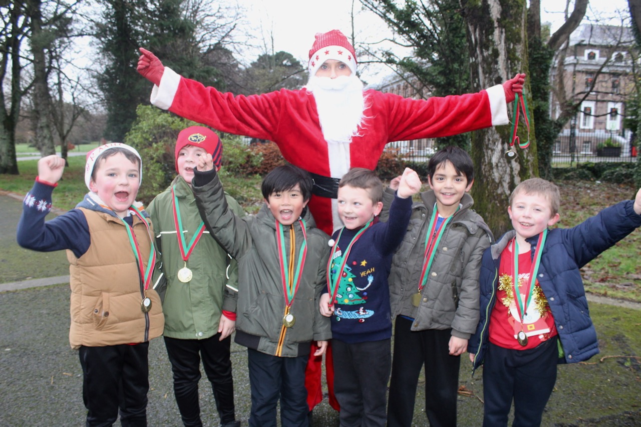 PHOTOS: Moyderwell Pupils Jingle All The Way Round The Park In Fundraiser