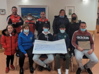 Members of Bibi Dillon's family, with the organisers of the fundraiser and Tarbert GAA members at he presentation of a cheque at Kerry Hospice Foundation on Tuesday.