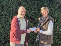 Garrett Foley of the Kingdom Veteran and Vintage Classic Car Club presents a cheque for €500 to Maura Sullivan on Kerry Hospice.