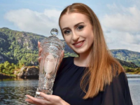 Klara Vrlika with her award.