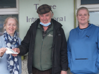 Artist Gerald Byrne presenting a cheque to  Mary Carroll, TIRC Co-ordinator, and Kathleen O’Connor, TIRC, the proceeds of a fundraiser for Ukrainian refugees in Tralee.