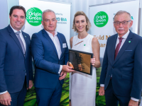 Pictured at the presentation (l to r) Minister of State at the Department of Agriculture, Food and the Marine, Martin Heydon; Gearoid Linnane, CEO Lee Strand; Deirdre Ryan, Origin Green Director and Dan Mac Sweeney Chairman of The Board, Bord Bia.