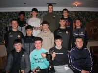 The Tralee District U15 footballers who celebrated their winning of the Kerry Championship in the Kerins-O’Rahilly Clubhouse on Friday last. They defeated North Kerry, West Kerry, East Kerry, Kenmare Dstrict and, in a most enthralling final, Castle Island District. Winners’ medals were presented by Seán Ó Slatara agus Seán de Rís on behalf of Bord Peile Thrá Lí. Painéal Thrá Lí: Ben Murphy (captaen), Ryan O’Driscoll (leaschaptaen), Olivier Lata, Bao Foley, Liam O’Connell, Fionnán Ryan, Ronan Carroll, Gavin Ó Cathasaigh, Cormac Bastible, Alex Tuohy, Max Maszorek, Rory Ó Loingsigh, Leon Sweeney, Rian Walsh, Cody O’Sullivan and Max Maszorek. The John Mitchel, Kerins-O’Rahilly and Austin Stack Clubs were represented.