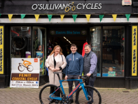 Emma Ryan ( Fenit Coastal Cycle Committee), Paudie Clifford (Cycle Ambassador) David O Sullivan, ( O Sullivan Cycles,Killarney).