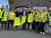 Garveys Supervalu's Kevin McCarthy and Sandra Lynch with staff and members of Tralee Tidy Towns.