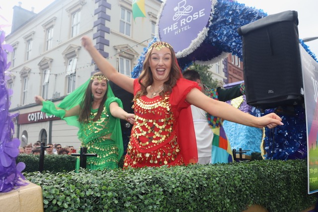 PHOTOS: Sun Shines For Sunday’s Rose Parade